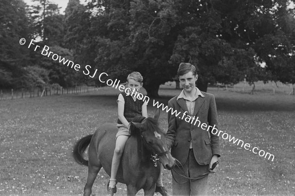 JOHN AND RORY BLAND AND BABY  RICHARD DE STACPOOLE AT RATH HOUSE